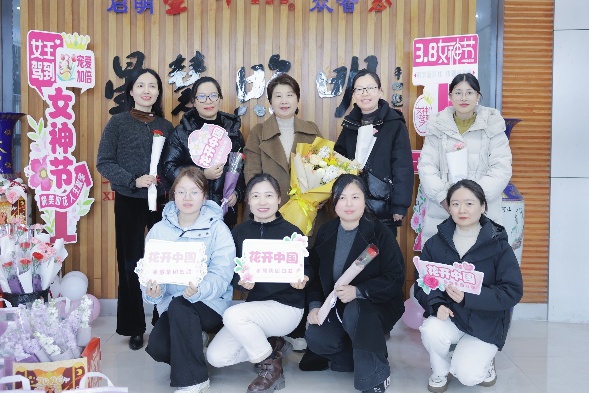 星慧照明||芳華映初心   光影耀巾幗